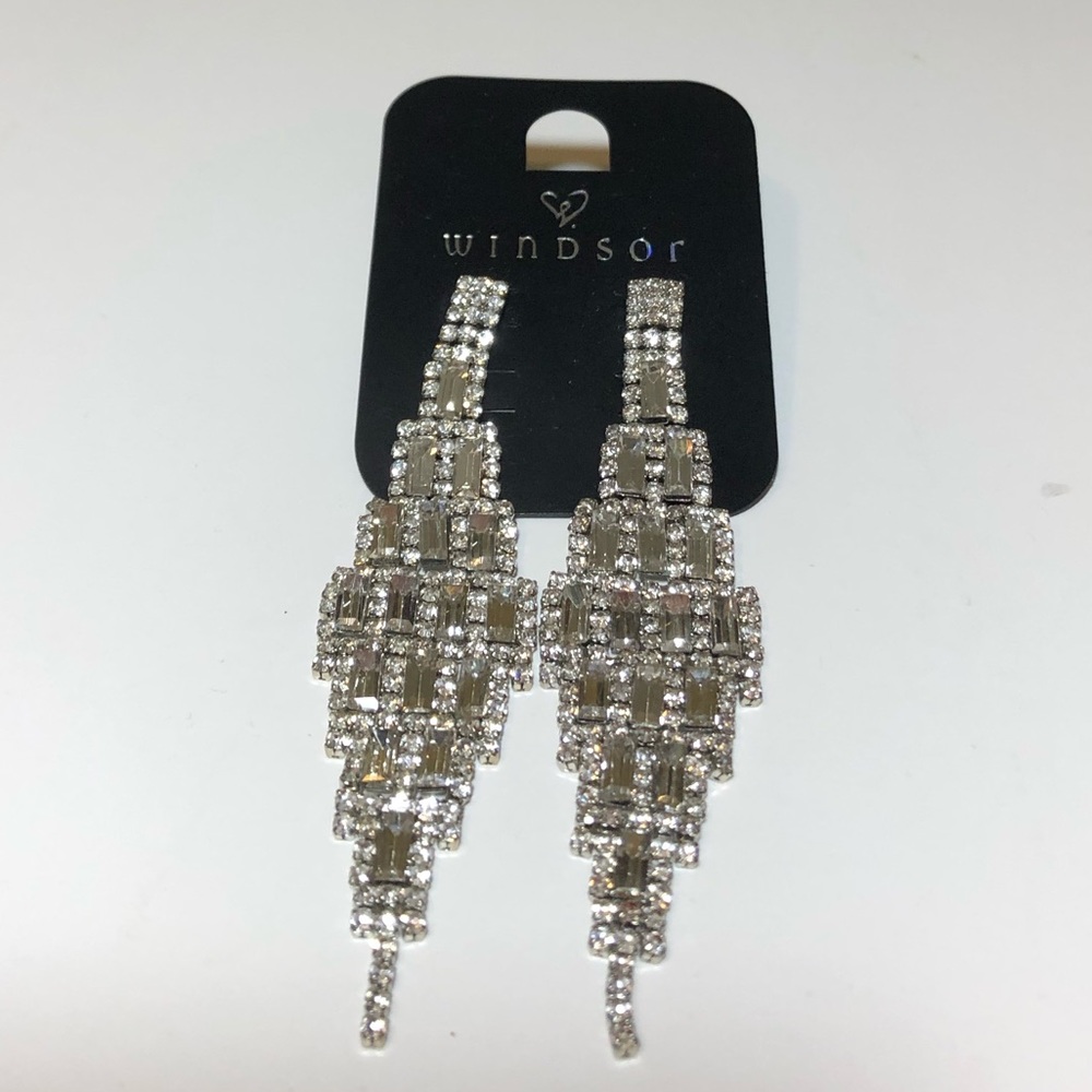 Silver Rhinestone Dangly Earrings 💧